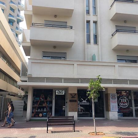 Tlv Suites By The Sea - 2 Rooms Тель-Авив Экстерьер фото